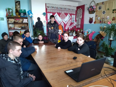 🕯️ В честь 80-летия Победы в ВОВ в Валгинском клубе прошла виртуальная экскурсия «Подвиг народа в камне на вечно»! 🌟