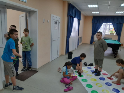 ПОПУЛЯРНАЯ ИГРА — ТВИСТЕР.