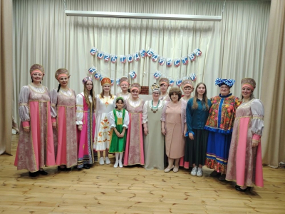 15 апреля в Русаковском доме культуры состоялась яркая театрализованная концертная программа в рамках районного смотра-конкурса самодеятельного художественного творчества «Аромашевские зори», посвящённая Году единства народов России.