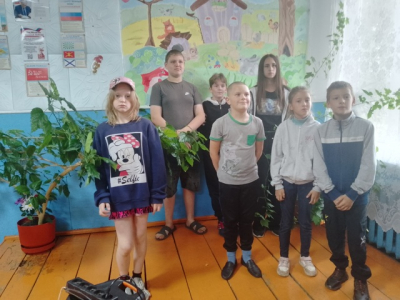🌳🦌🐌 В Малоскарединском СДК прошла познавательная игра-викторина «Экологическое ассорти»! 🌿