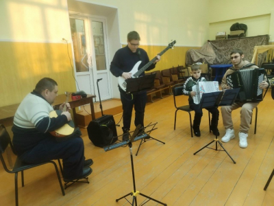 Играй, гармонь!