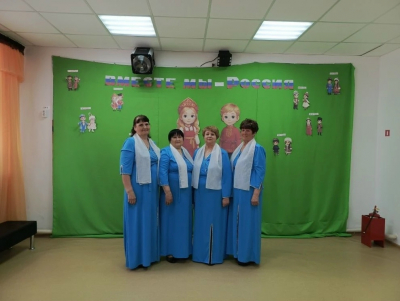 15 апреля в Малиновском СДК прошел районный смотр-конкурс самодеятельного художественного творчества «Аромашевские зори», посвященный Году единства народов России.