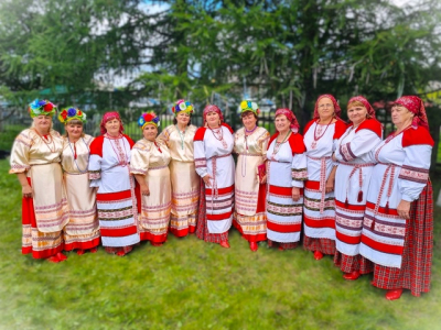 «С мёдом и калина – малина, без песни и праздник не праздник!»