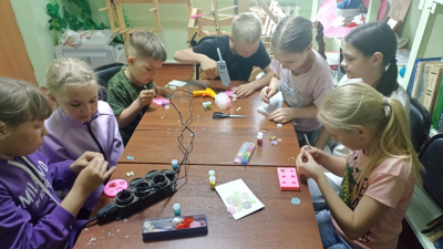 ✨ В Большескарединском сельском клубе прошёл мастер-класс по созданию брошей своими руками! ✨