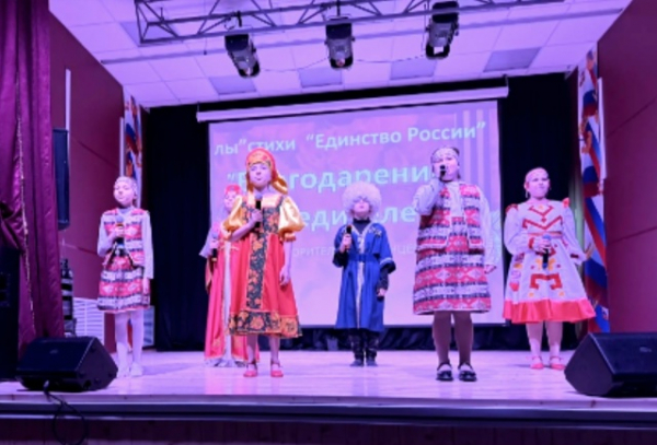 Участники кружковой деятельности сельского клуба "Два Ленина" выступили на благотворительном концерте «Благодарение победителей», посвященном 81-й годовщине Победы в Великой Отечественной войне.
