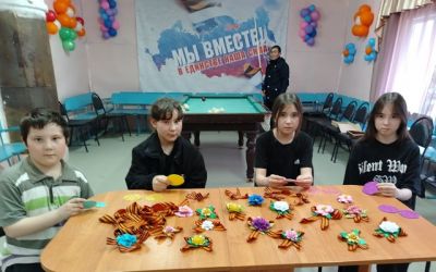 📣 В Новоюртинском СК 25 апреля прошёл мастер-класс по изготовлению броши «Георгиевская лента»! 🎨