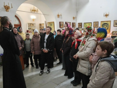 В селе Аромашево для учеников 5 и 6 классов специалисты СК "Капустник" организовали экскурсию в Храм в честь Покрова Божией Матери.