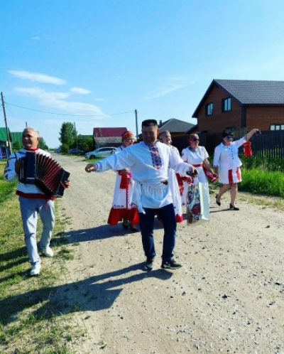 Деревенские мастерицы.